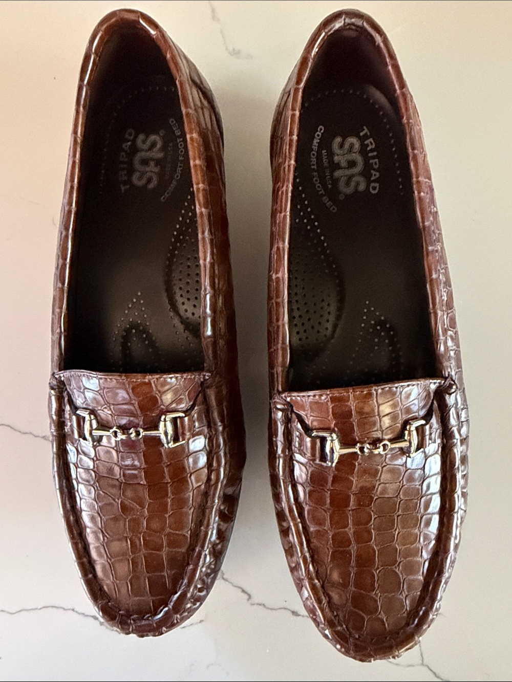 SAS Women's Metro Brown Croc-Embossed Leather Loafers w/Gold Bit, Sz 8 LIKE NEW - Picture 3 of 9